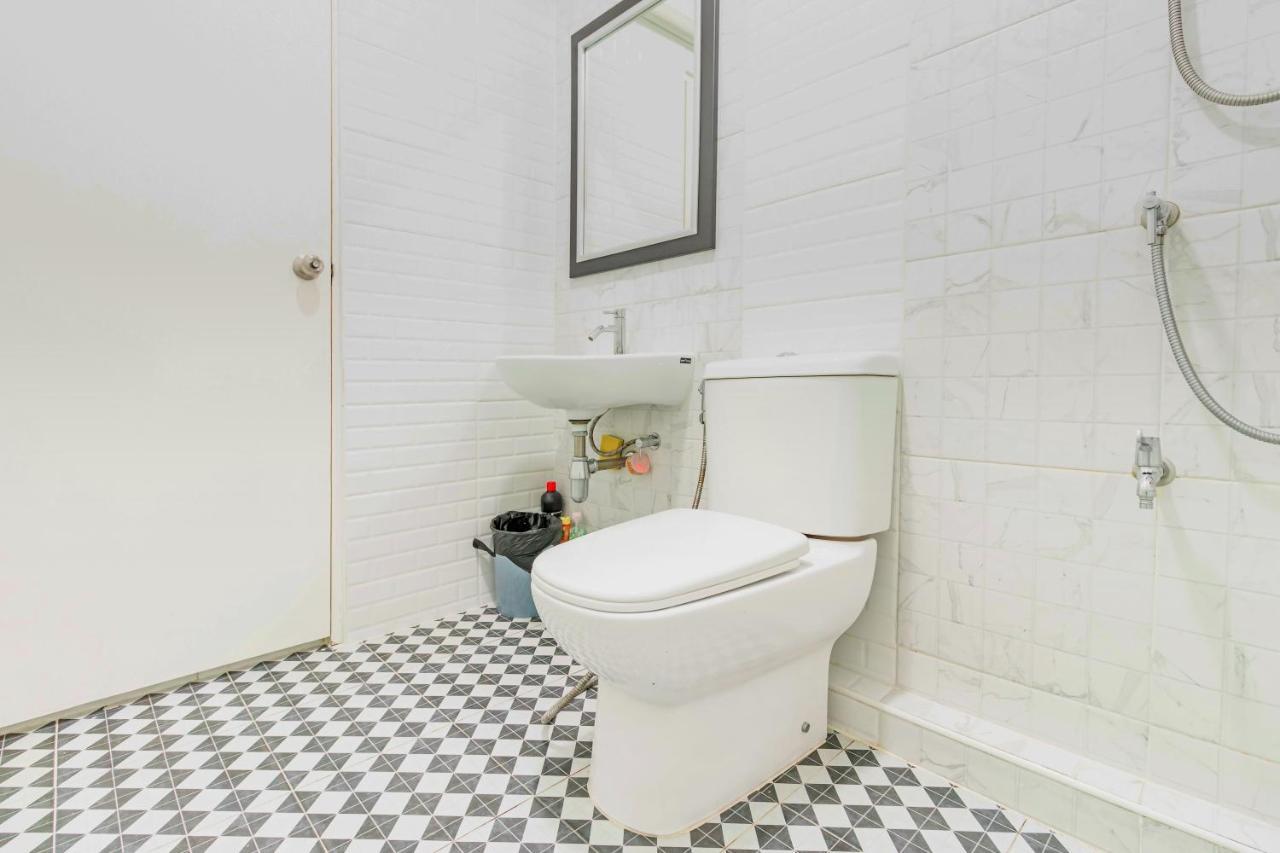 Ze Residence Bang Aor Station Бангкок Экстерьер фото