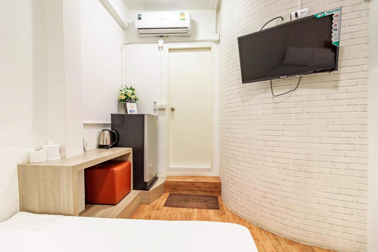 Ze Residence Bang Aor Station Бангкок Экстерьер фото