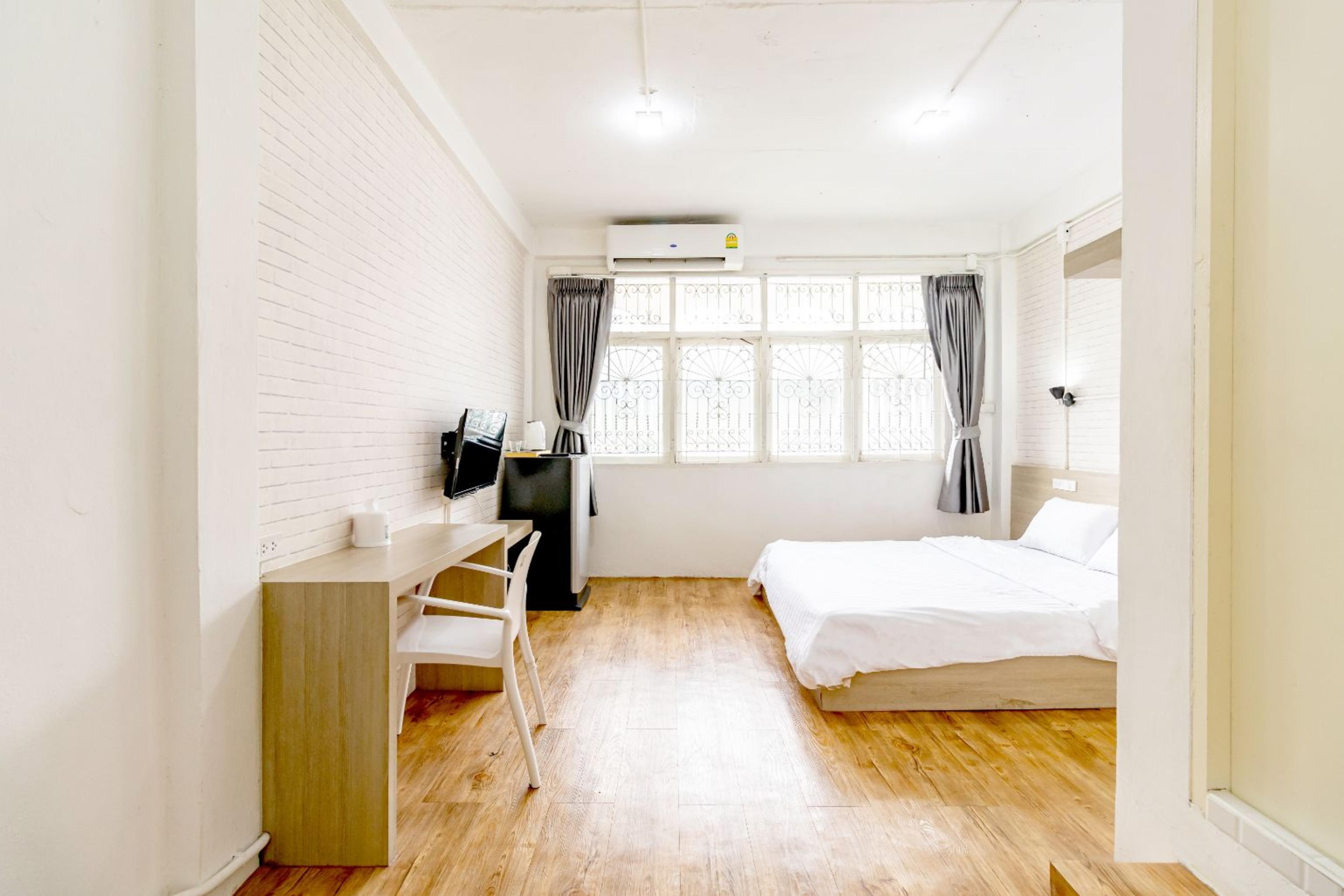 Ze Residence Bang Aor Station Бангкок Экстерьер фото