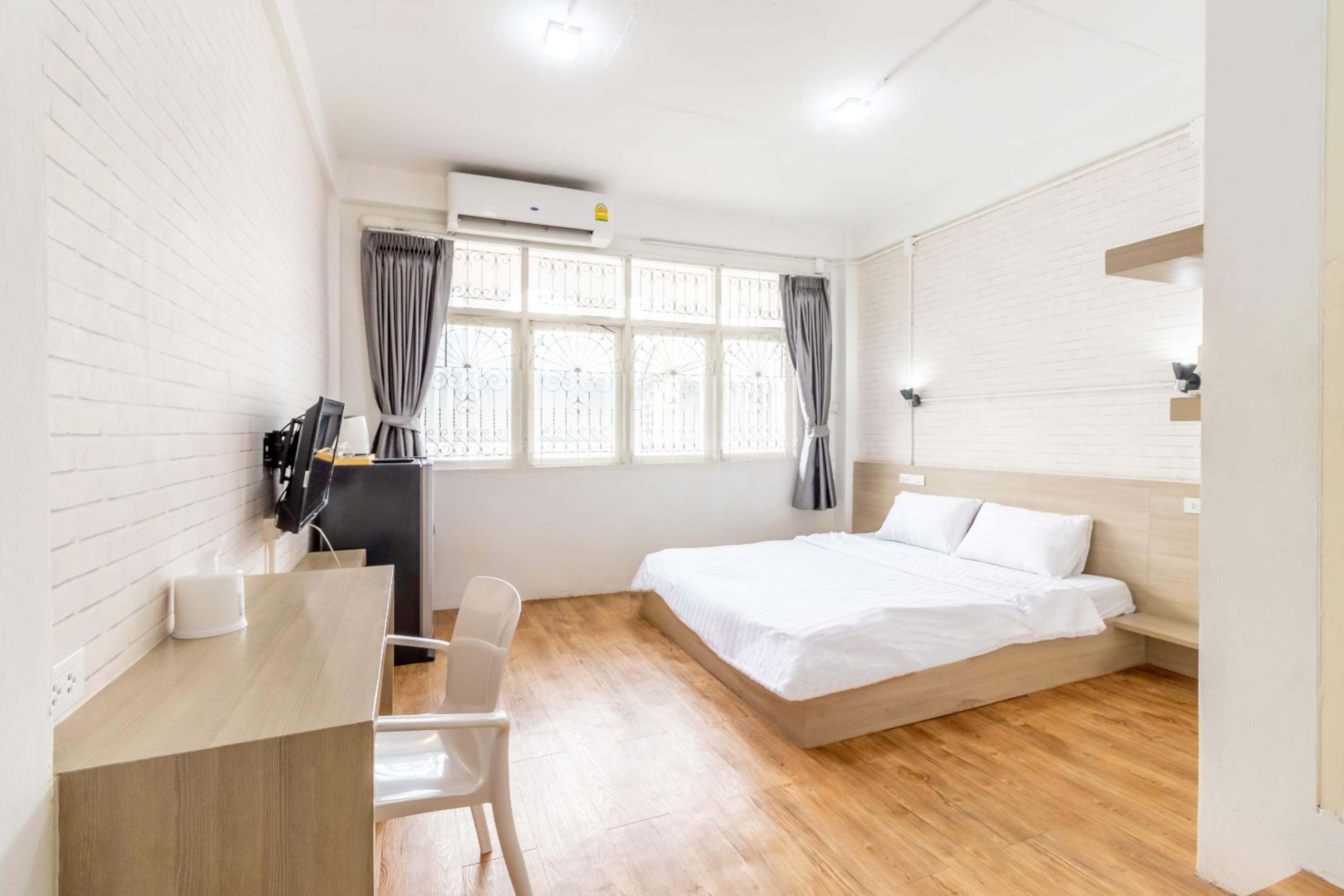 Ze Residence Bang Aor Station Бангкок Экстерьер фото