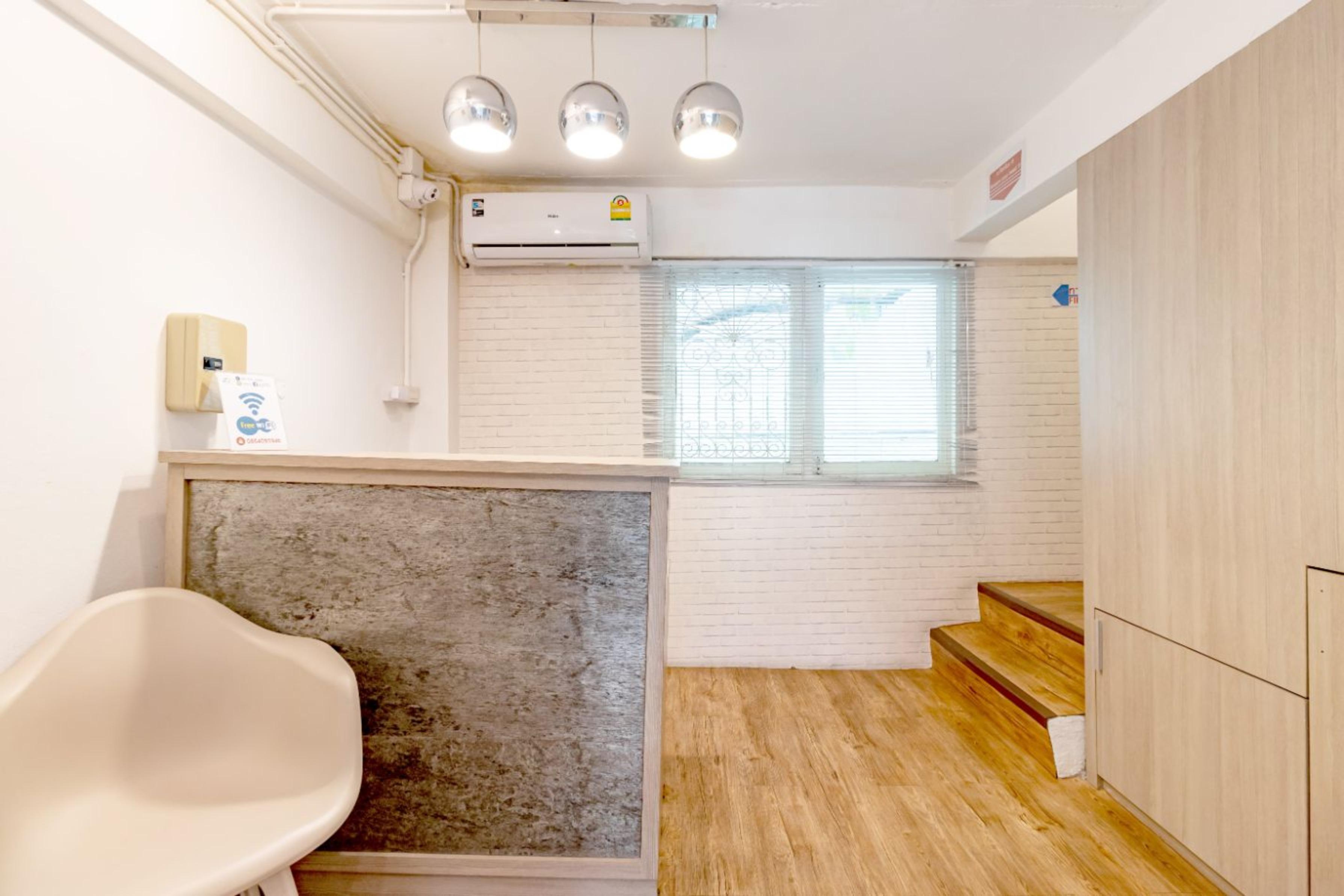 Ze Residence Bang Aor Station Бангкок Экстерьер фото