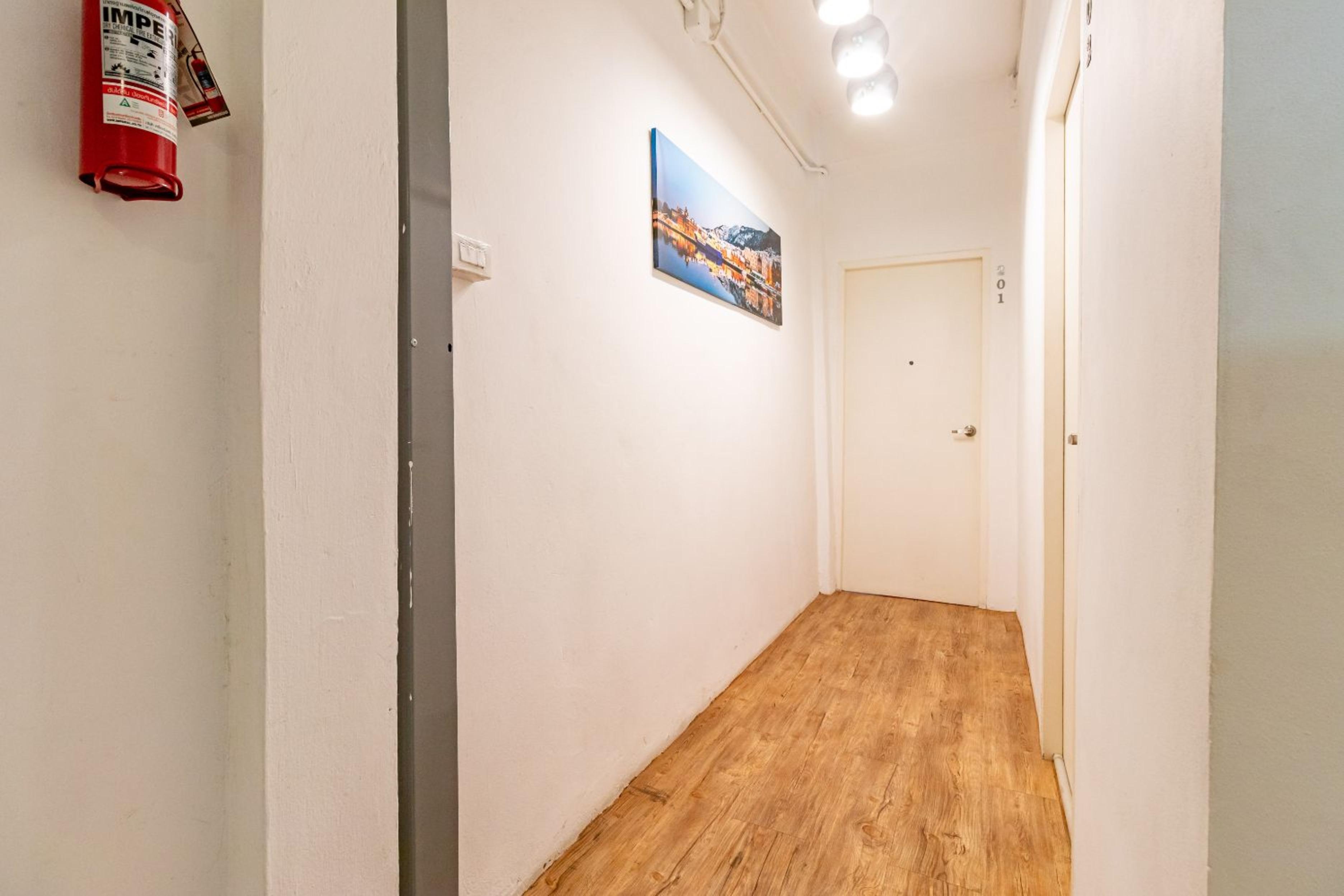 Ze Residence Bang Aor Station Бангкок Экстерьер фото