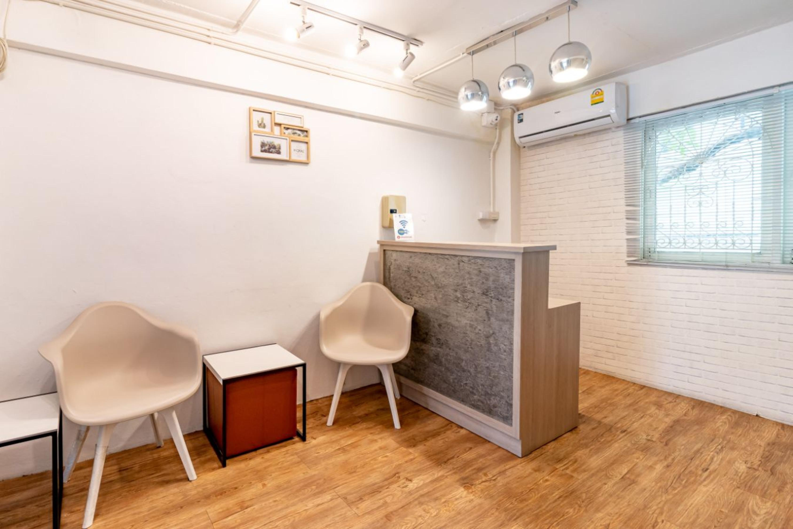 Ze Residence Bang Aor Station Бангкок Экстерьер фото